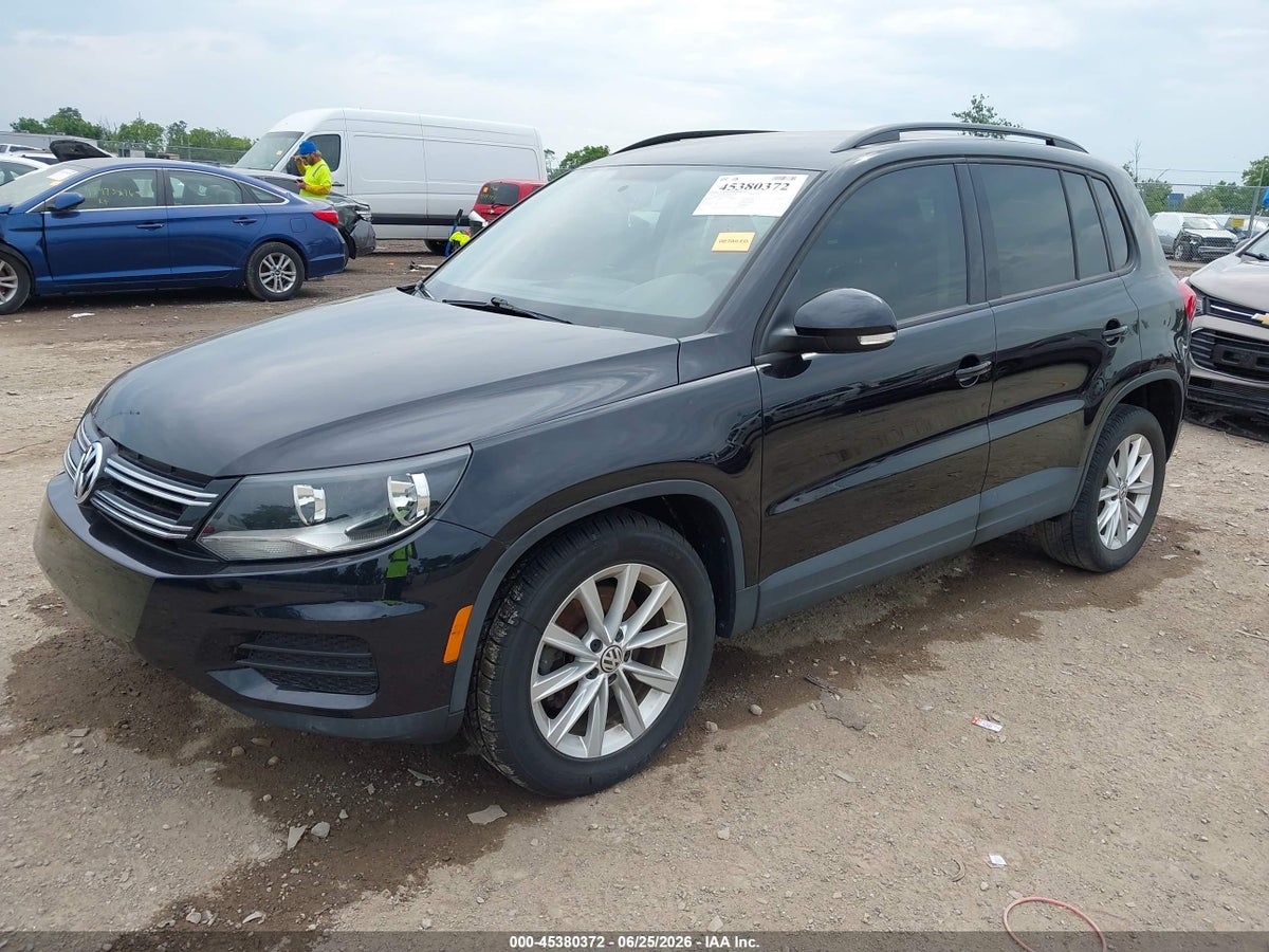 2017 VOLKSWAGEN TIGUAN 2.0T/2.0T S — снимка 2