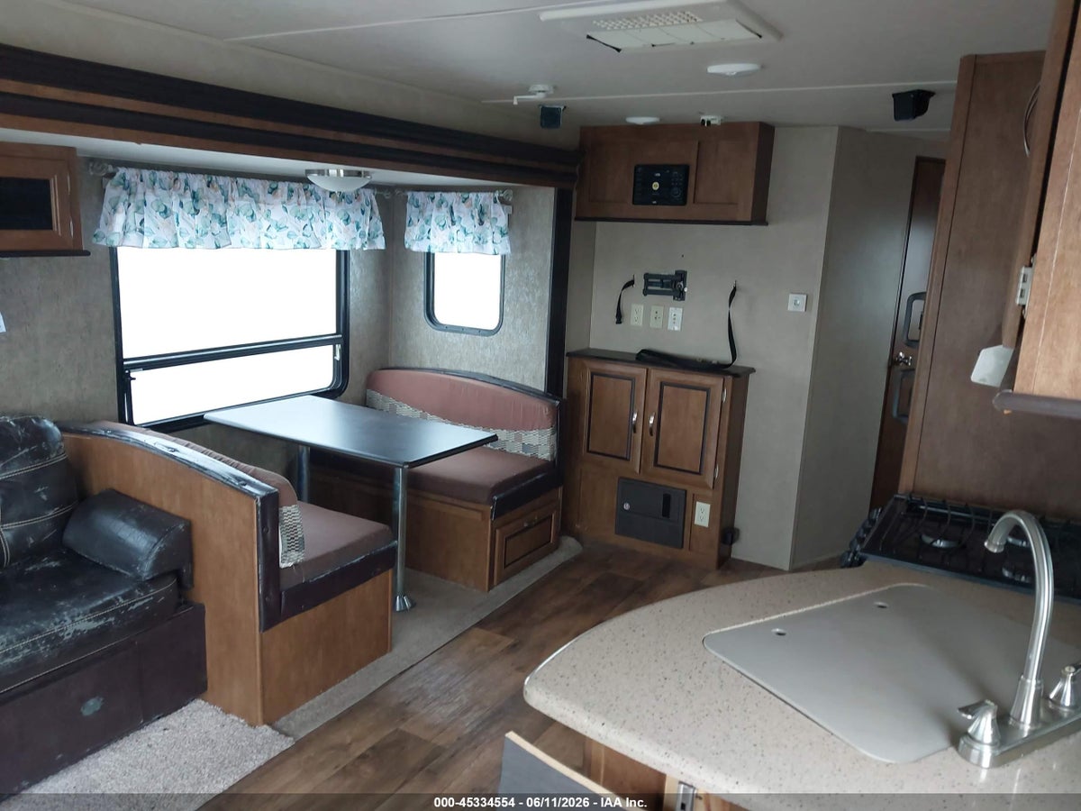 2017 FOREST RIVER M-27RLSS — снимка 5