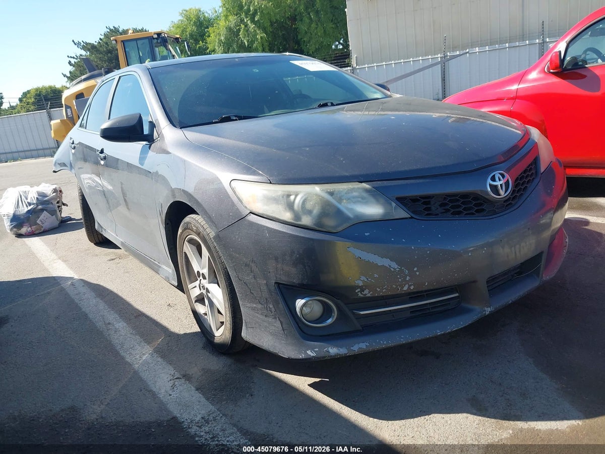 2014 TOYOTA CAMRY SE