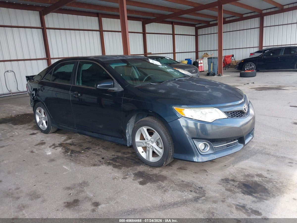 2014 TOYOTA CAMRY SE