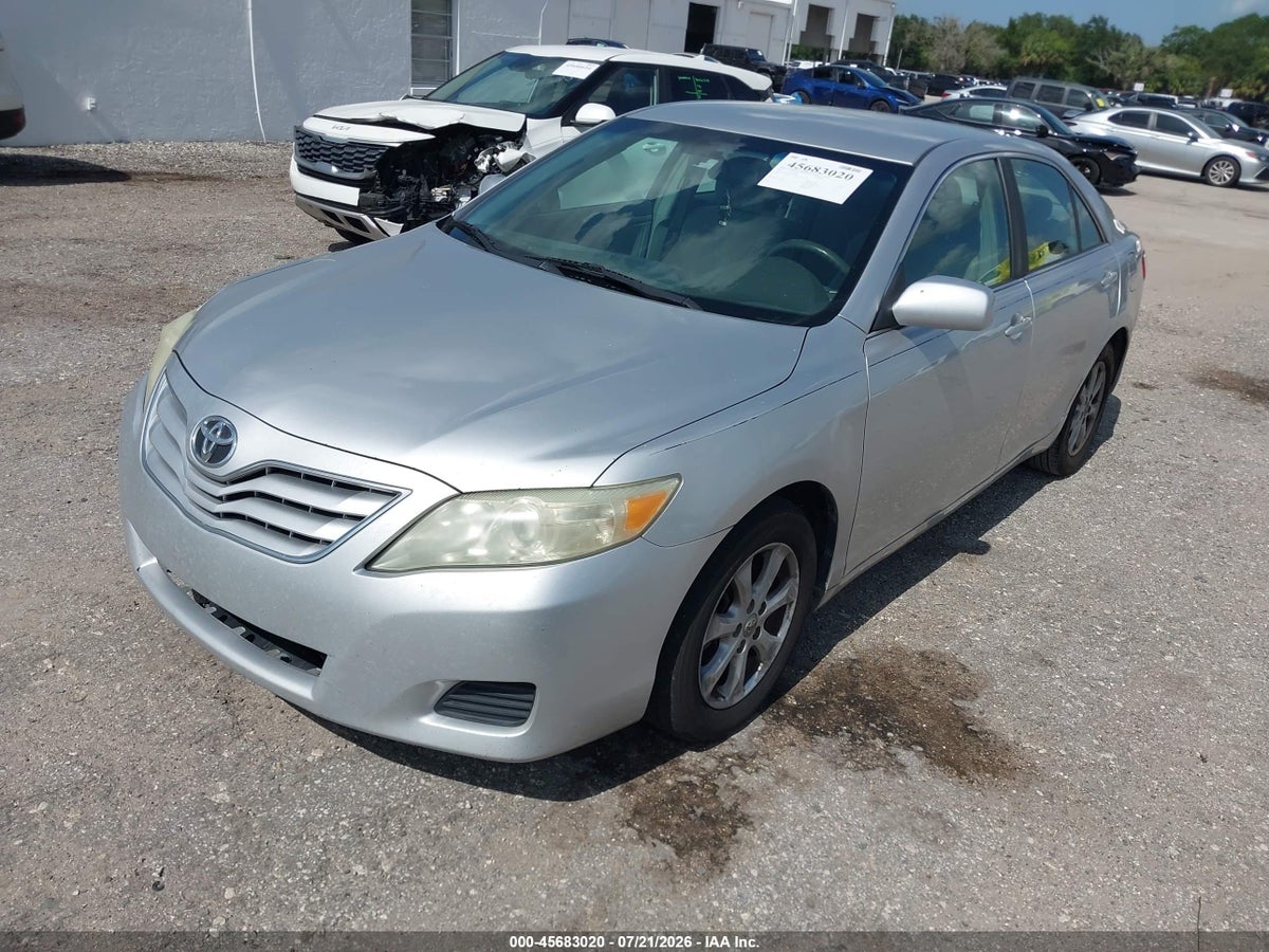 2011 TOYOTA CAMRY LE — снимка 2