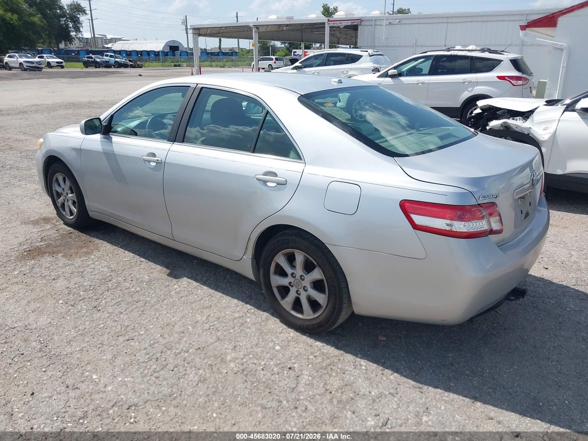 2011 TOYOTA CAMRY LE — снимка 3