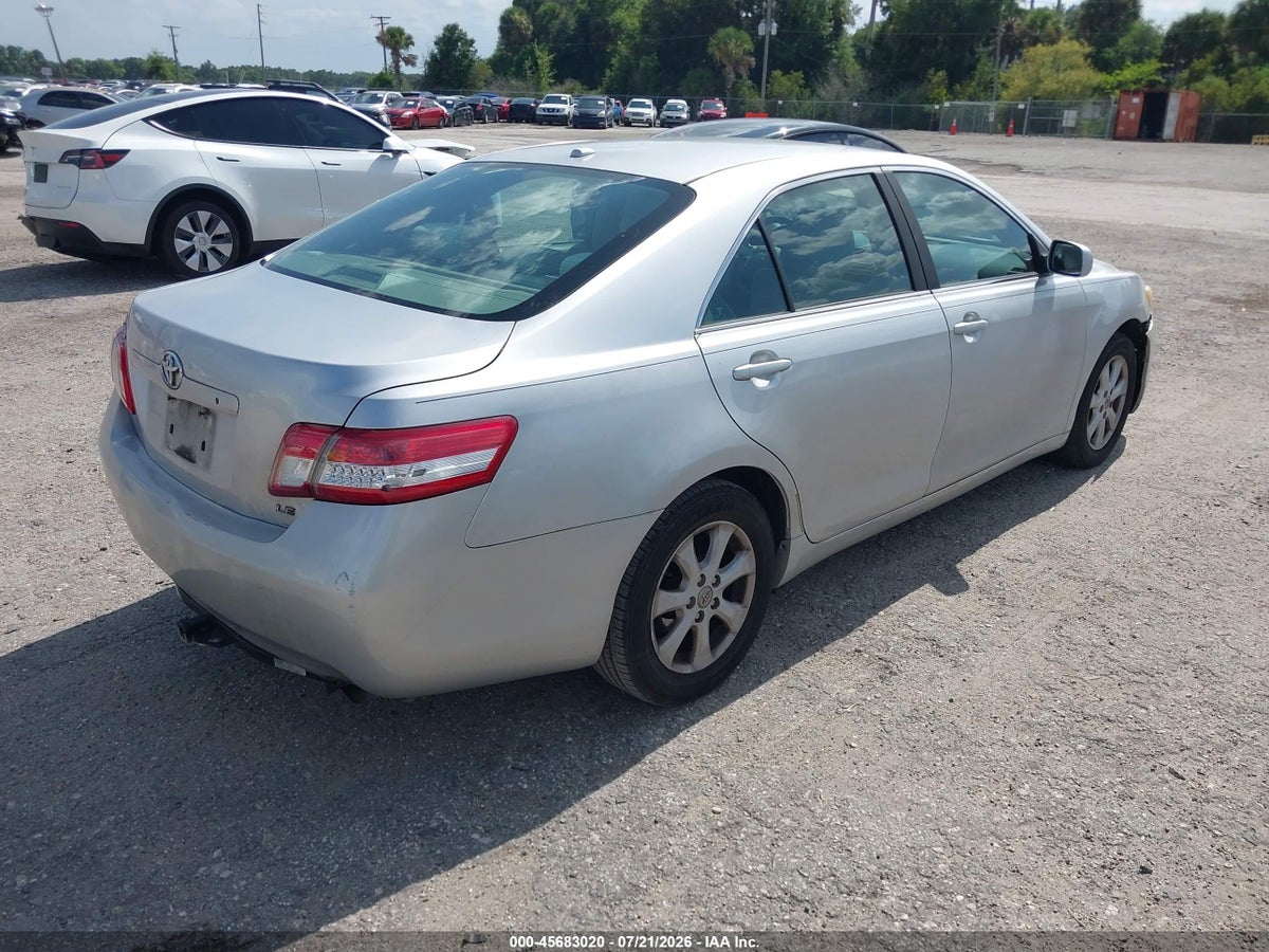 2011 TOYOTA CAMRY LE — снимка 4