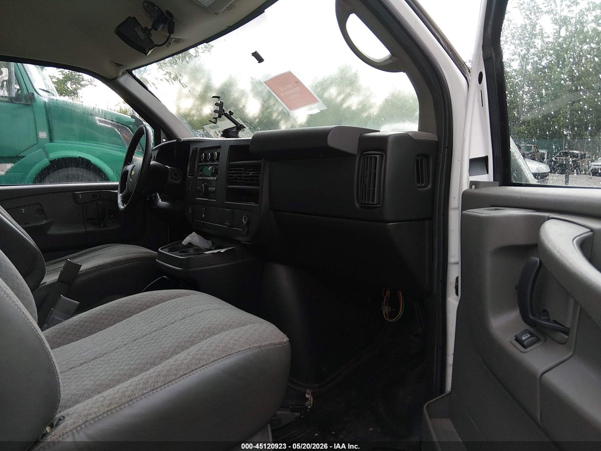 2015 CHEVROLET EXPRESS CUTAWAY 4500 — снимка 5