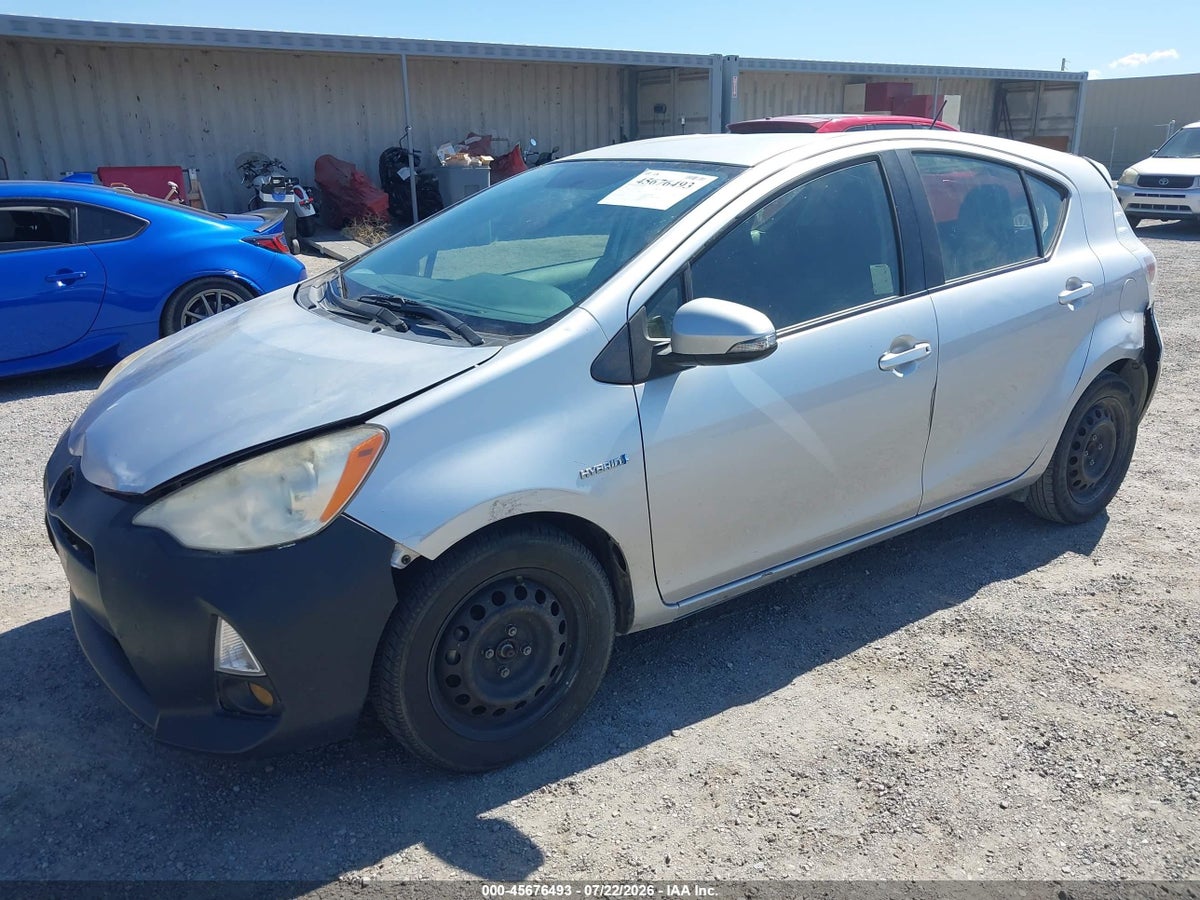 2013 TOYOTA PRIUS C TWO — снимка 2