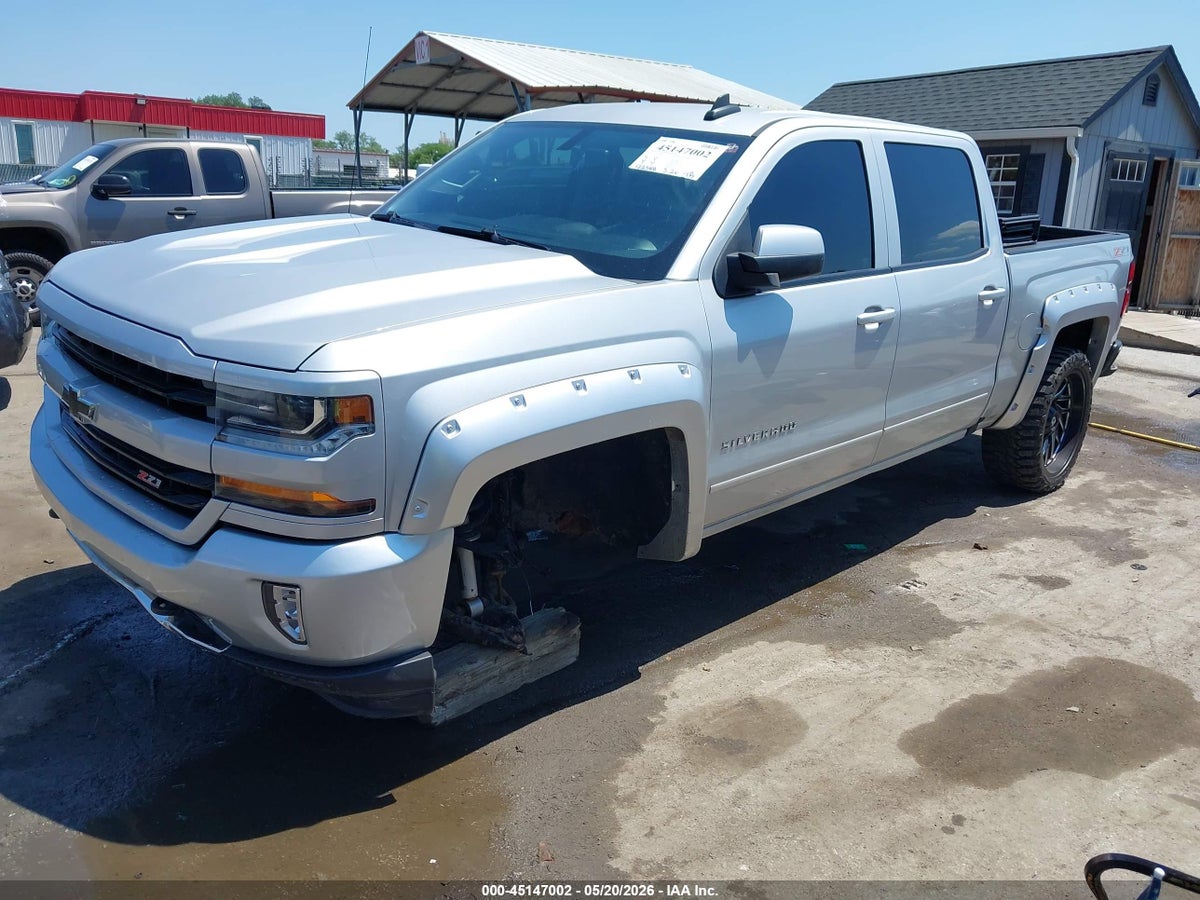 2017 CHEVROLET SILVERADO 1500 2LT — снимка 2