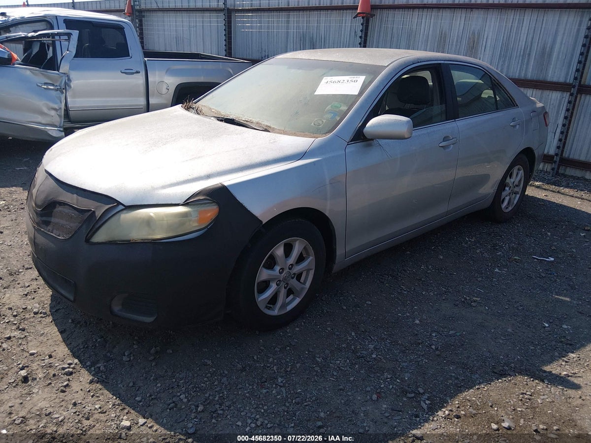 2011 TOYOTA CAMRY LE — снимка 2