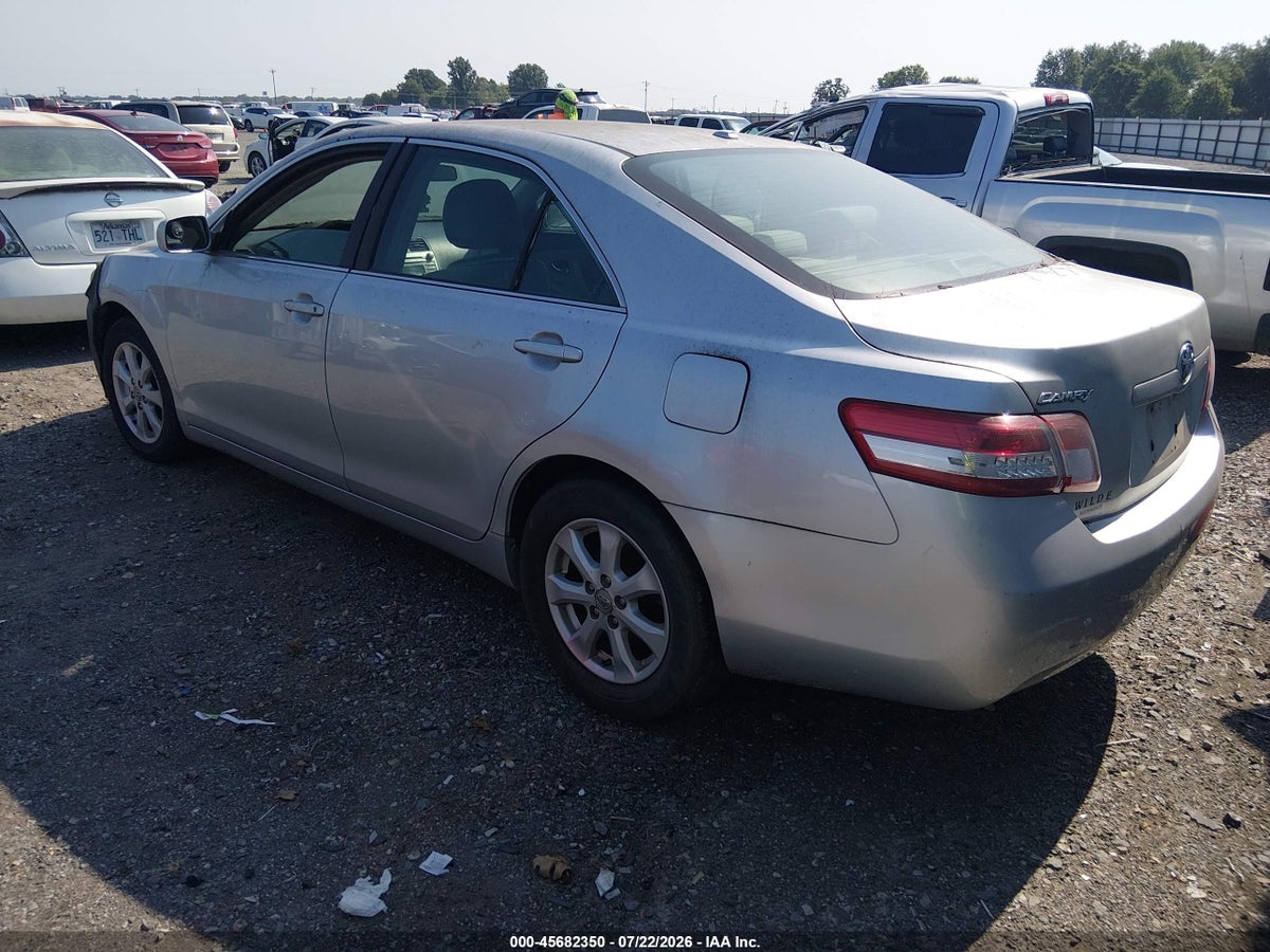 2011 TOYOTA CAMRY LE — снимка 3