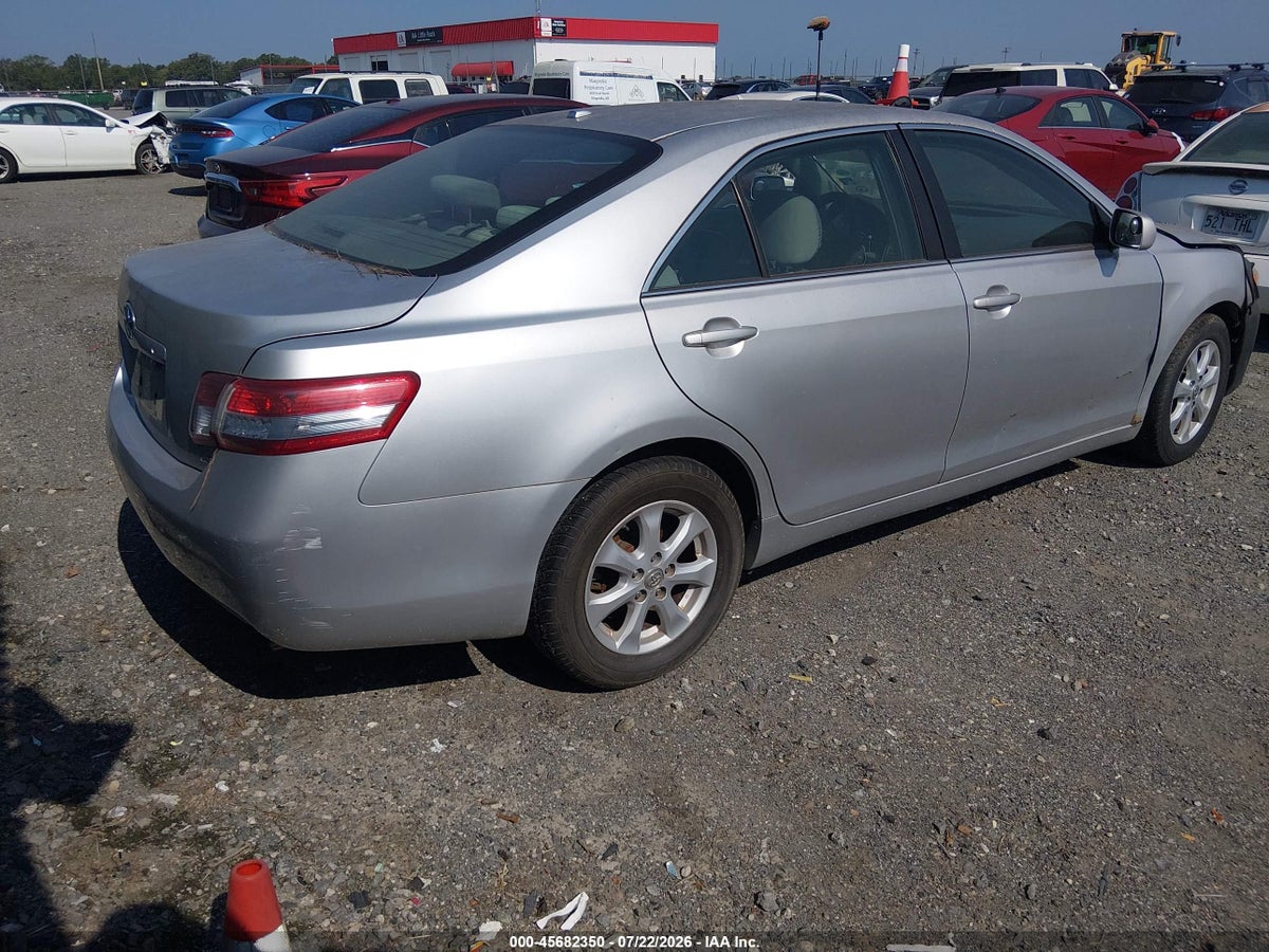 2011 TOYOTA CAMRY LE — снимка 4