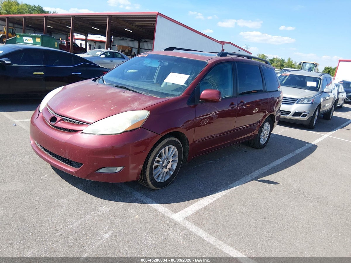 2010 TOYOTA SIENNA XLE — снимка 2