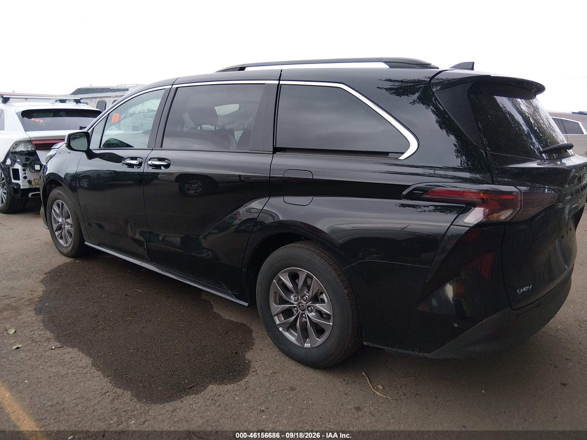 2026 TOYOTA SIENNA XLE — снимка 3