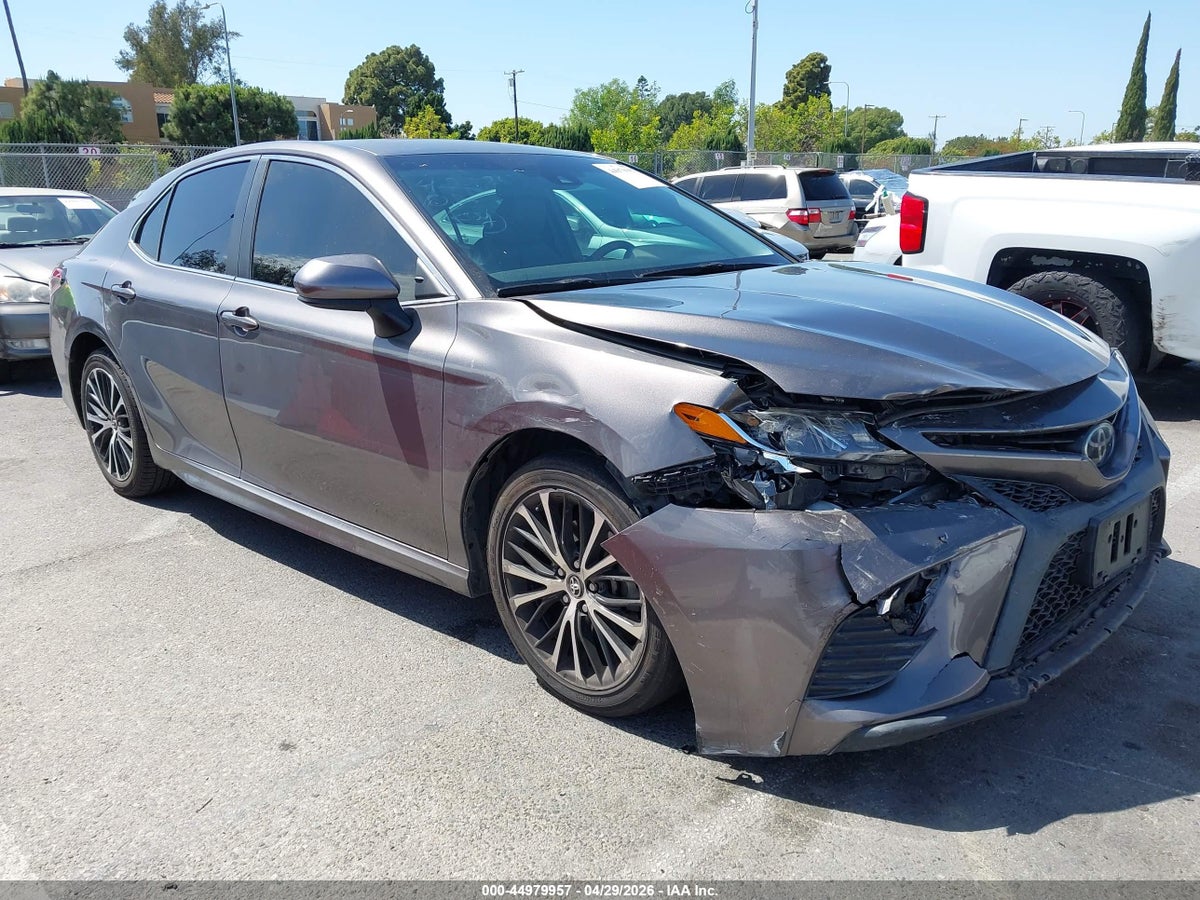 2018 TOYOTA CAMRY SE