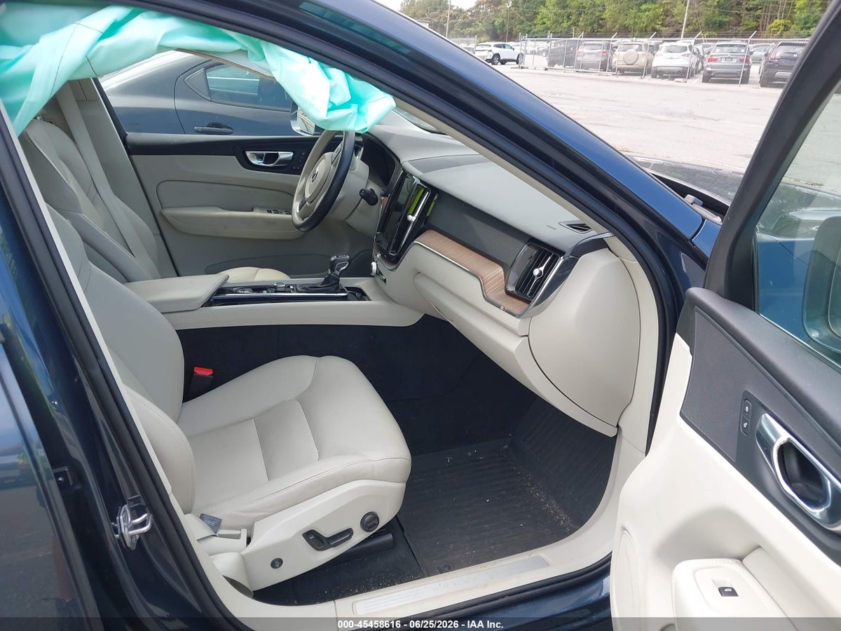 2021 VOLVO XC60 T5 MOMENTUM — снимка 5
